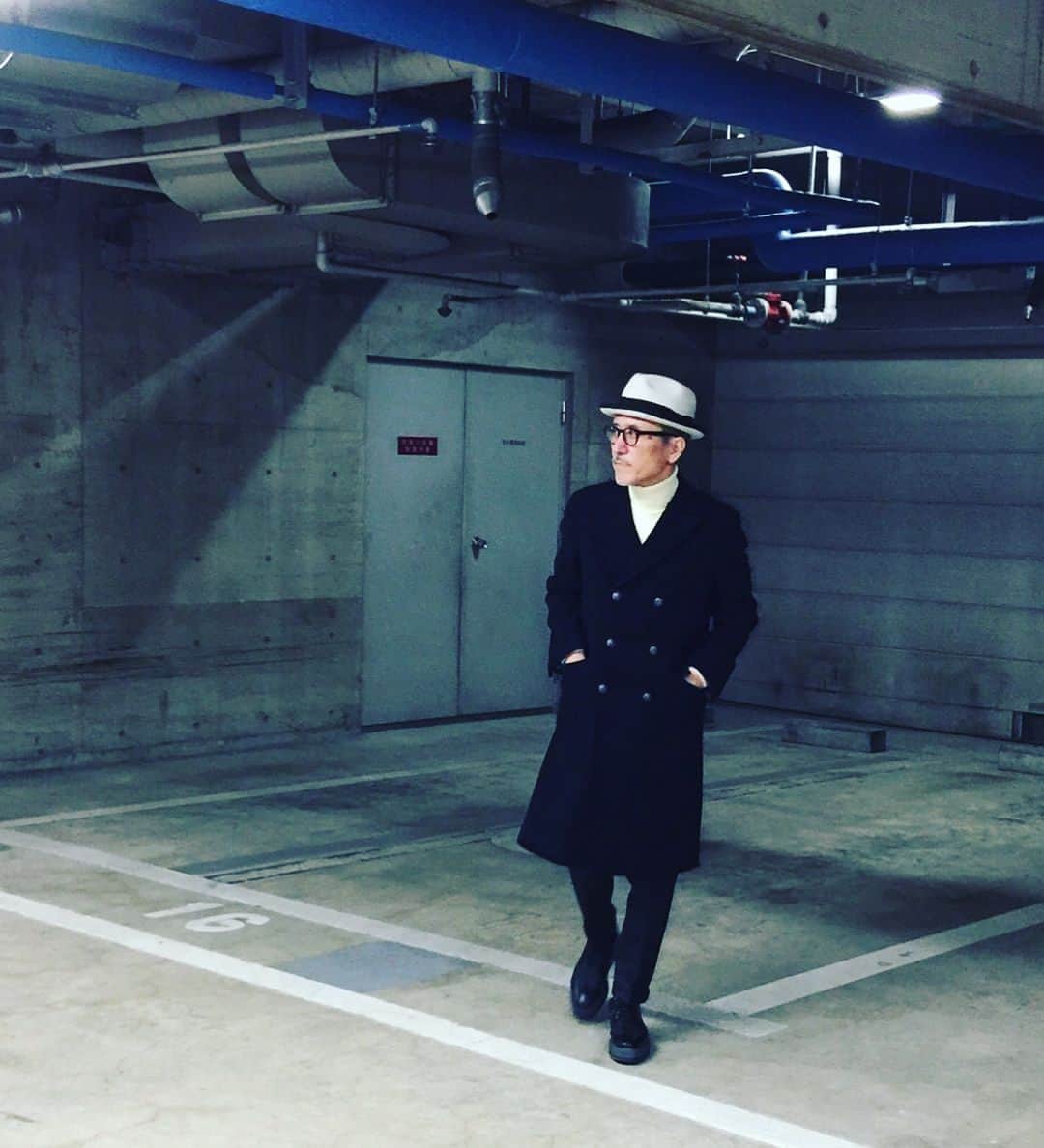 高橋幸宏さんのインスタグラム写真 - (高橋幸宏Instagram)「B TOKYO by 滝沢直己氏のコート。重量感が逆に心地いい。 #btokyo  #naokitakizawa #wag_inc」12月6日 19時47分 - room66_yukihiro