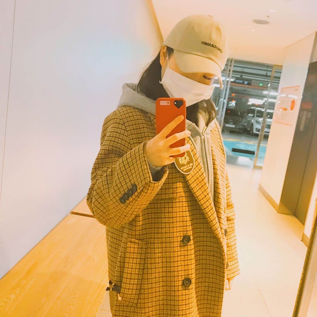 チョ・ヘジョンのインスタグラム：「내 주머니에 메씨 있다.」