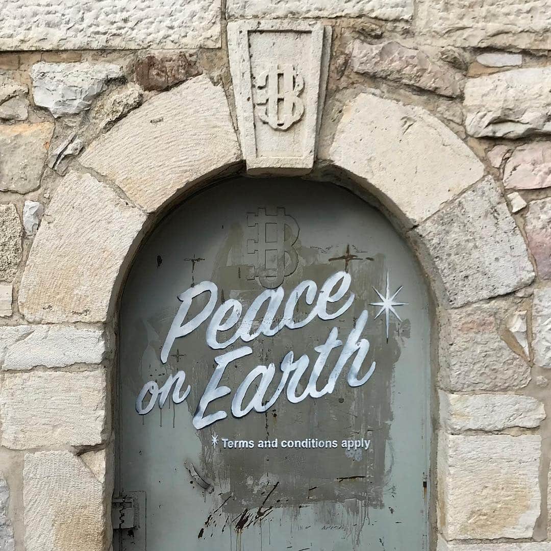 バンクシーさんのインスタグラム写真 - (バンクシーInstagram)「Bethlehem 2017.  #peaceonearth」12月6日 20時50分 - banksy