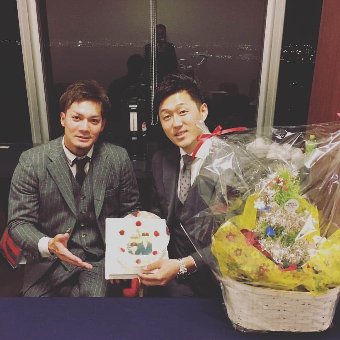 伊志嶺翔大のインスタグラム：「今日のファンの集いお疲れ様です‼️ 今日の司会は青松さんでした‼️👏 ありがとうございました😆 とてもとても楽しい会になりました☆  今年一年間応援してくださった皆様、本当にありがとうございました😊 #青松さん#ファンの集い#伊志嶺です」