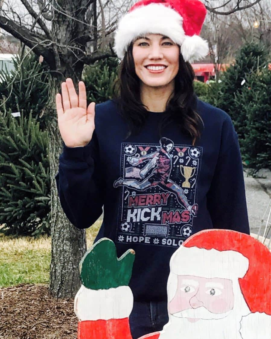 ホープ・ソロさんのインスタグラム写真 - (ホープ・ソロInstagram)「Merry Kickmas! Help support the nonprofit organization @streetsoccerusa with my new holiday sweatshirt from @Represent. Only available for 4 days with US shipping guaranteed by Christmas. Link in bio.」12月7日 2時57分 - hopesolo