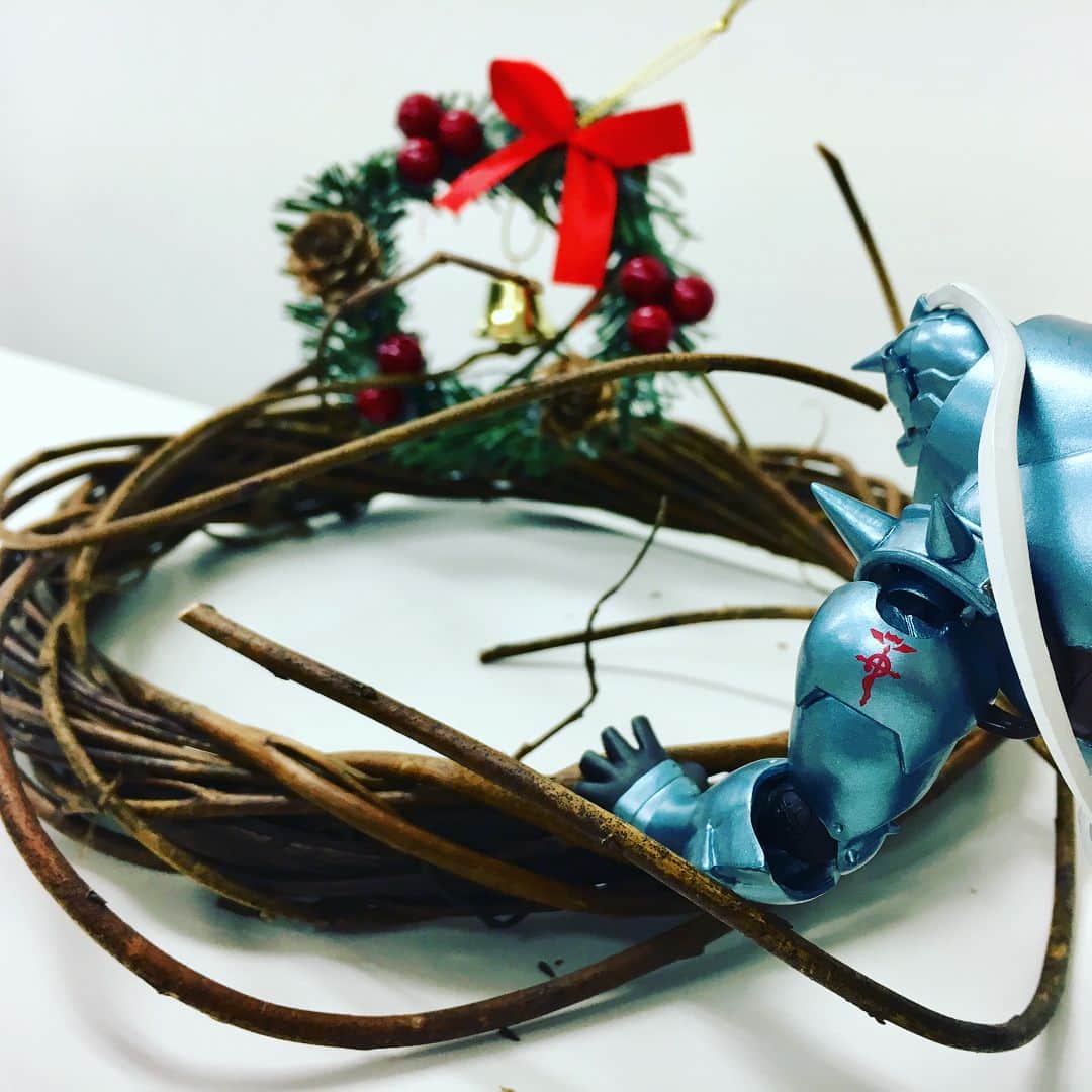 映画「鋼の錬金術師」さんのインスタグラム写真 - (映画「鋼の錬金術師」Instagram)「今日は #クリスマスツリーの日🎄  アルもせっせと #クリスマス の準備を進めています。  #アルフォンス写真館 #ポーズのリクエストも受付中 #ハガレン」12月7日 10時40分 - hagarenmovie