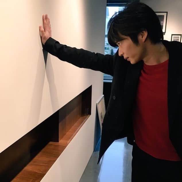 田中圭のインスタグラム：「#壁ドン #田中圭」