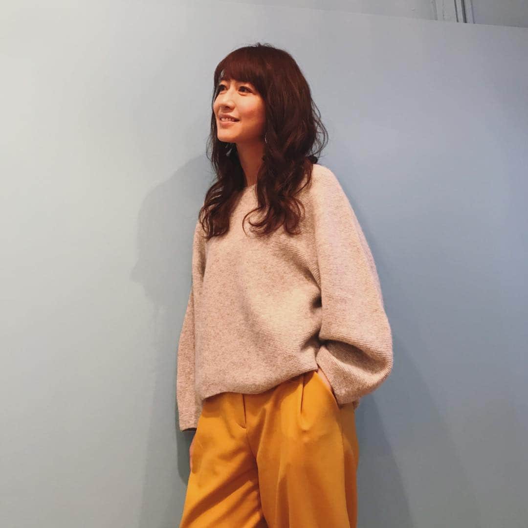 森口瑤子さんのインスタグラム写真 - (森口瑤子Instagram)「. . 黄色のパンツ。 結構お気に入り。 . #月組カラー #輝城みつるさんの退団に合わせて買ったぜ」12月7日 23時06分 - yokomoriguchi_official