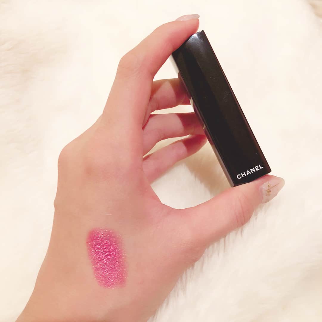 佐達ももこさんのインスタグラム写真 - (佐達ももこInstagram)「💄#今日のリップ . #chanel #ルージュアリュール #178 #ニュープロディジアス  イベントでファンの方からいただいたリップ💋 大人ピンクでラメがきれい〜✨ 今まで持ってない色味で、すごくお気に入りのリップになりました☺️💕 . . #今日のメイク#コスメ#シャネル#makeup#lipstick#pink#cosmetics」12月8日 0時07分 - sadamomodayo