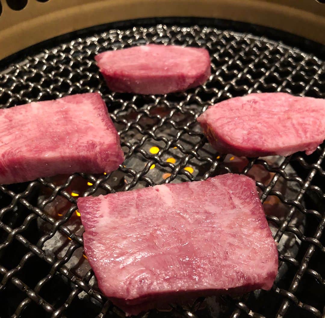 前田健太さんのインスタグラム写真 - (前田健太Instagram)「SATOブリアン🤤 大好きな焼肉を食べに行きました。うますぎた。。 #焼肉#satoブリアン  #感動するぐらいおいしい #やばかった #タンが大好き #最近カルビが食べれない #これは年のせいなのか」12月7日 16時47分 - 18_maeken