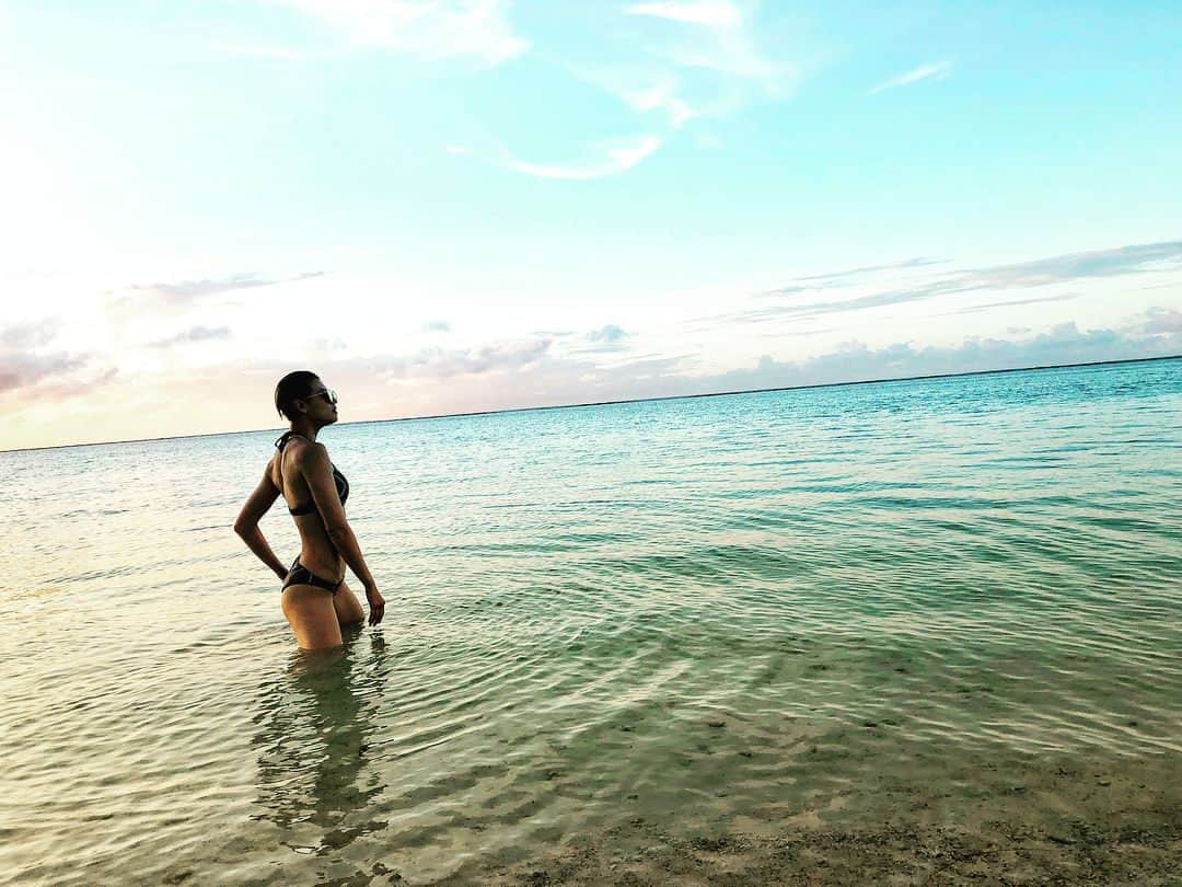 高野人母美さんのインスタグラム写真 - (高野人母美Instagram)「#Guam #beach #sunset #sea #Bikini #off #休日 #earth #natural #自然 #海 #happiness #happylife #happy #happytime #beauty #beautyful #beautyblogger  #photo #photography #photogenic #model #modellife #models #sexy #body #」12月7日 17時33分 - tomomitakano7