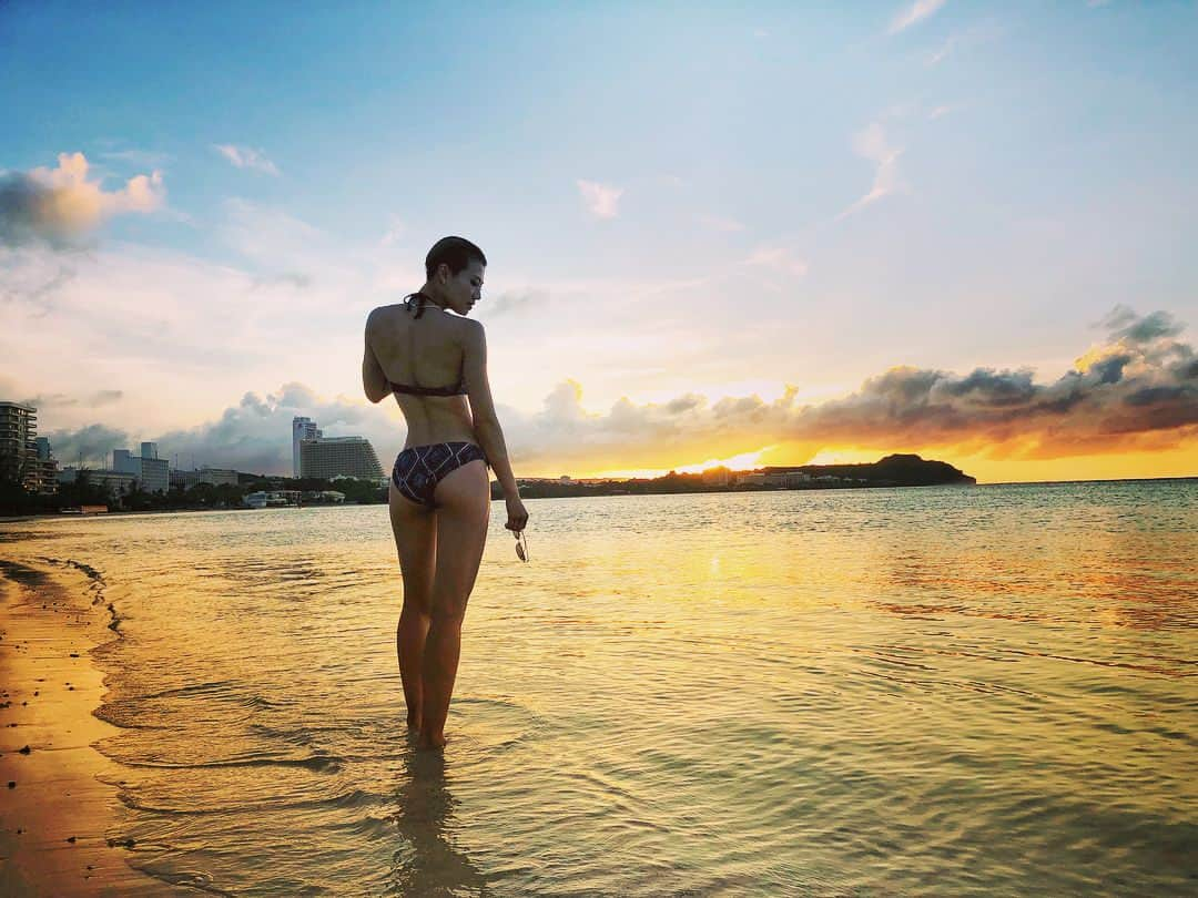 高野人母美のインスタグラム：「#Guam #beach #sunset #sea #Bikini #off #休日 #earth #natural #自然 #海 #happiness #happylife #happy #happytime #beauty #beautyful #beautyblogger  #photo #photography #photogenic #model #modellife #models #sexy #body #」