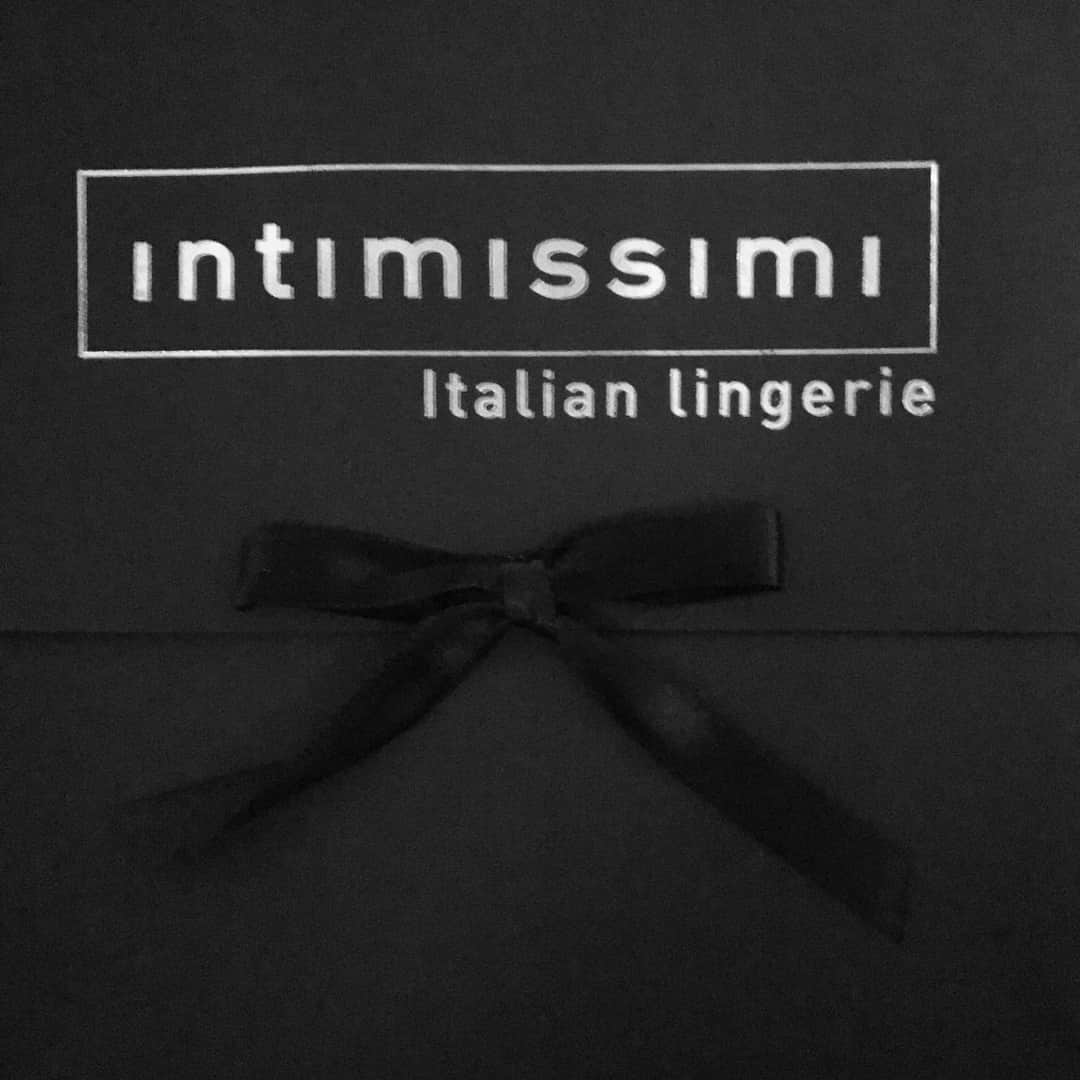神田咲実さんのインスタグラム写真 - (神田咲実Instagram)「イタリア発のランジェリーブランド インティミッシーミの 銀座オープニングパーティへ✨🥂 #オシャレしての銀座は ワクワクするね✨ #intimissimiginza #intimissimi#italy#ginza @intimissimiofficial」12月7日 20時29分 - sakimikanda