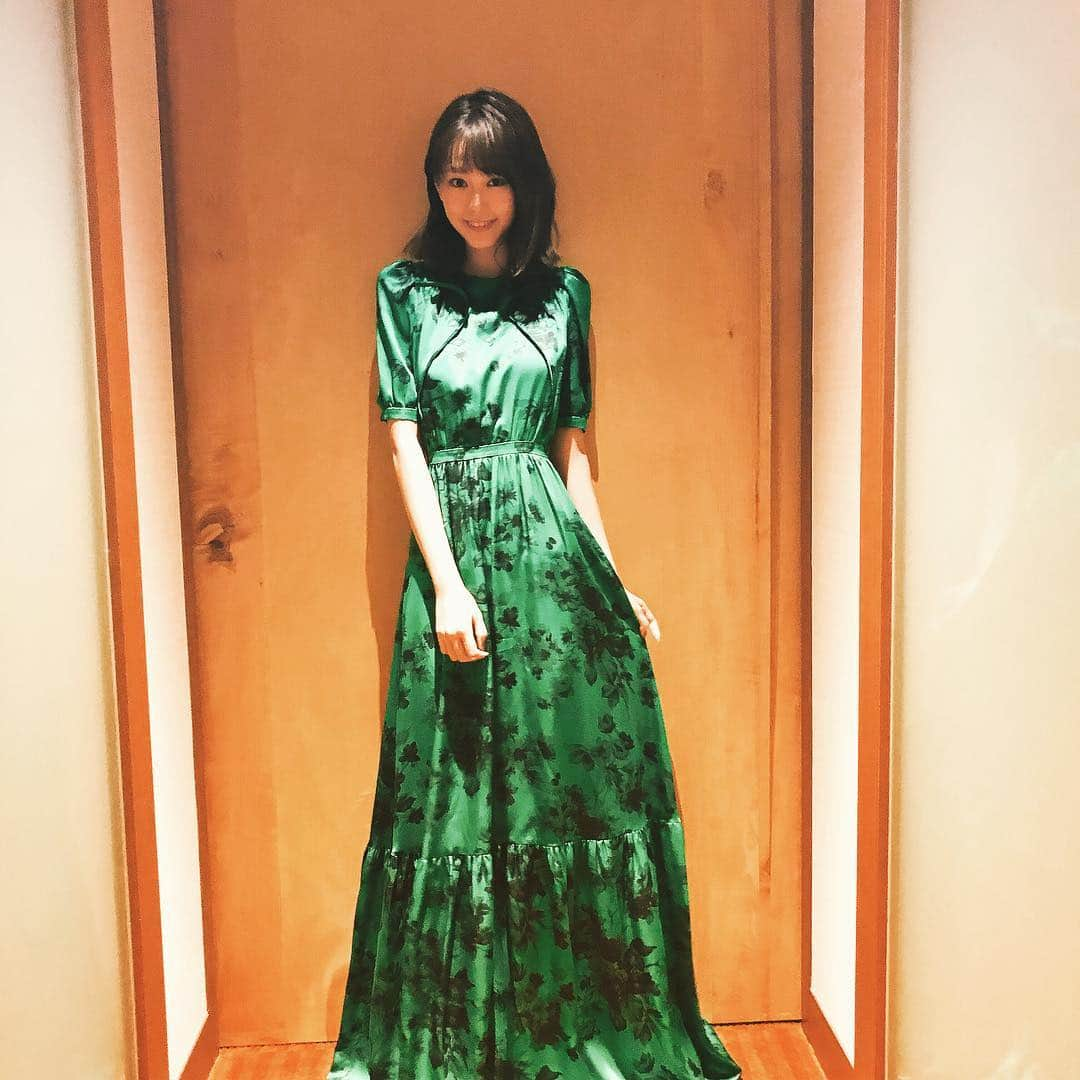 桐谷美玲さんのインスタグラム写真 - (桐谷美玲Instagram)「#リベンジgirl 完成披露試写会でした！クリスマスなドレス🎄」12月7日 21時46分 - mirei_kiritani_