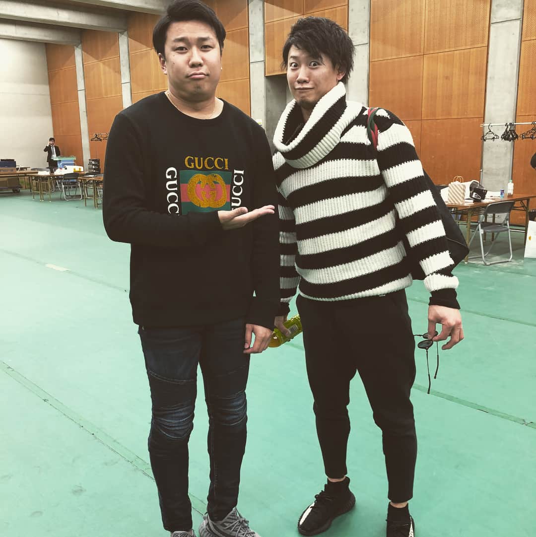 大野雄大さんのインスタグラム写真 - (大野雄大Instagram)「今日は大阪城ホールで年明けに放送のバトルスタジアムの収録でした♪  #チームちうにち #大野雄大 #木下拓哉 #京田陽太 男前で野球上手くて金稼いでてバトルスタジアムでもいつも活躍する #西川遥輝 に嫉妬。 #くやしぃのぉw」12月7日 22時20分 - yudai_ohno