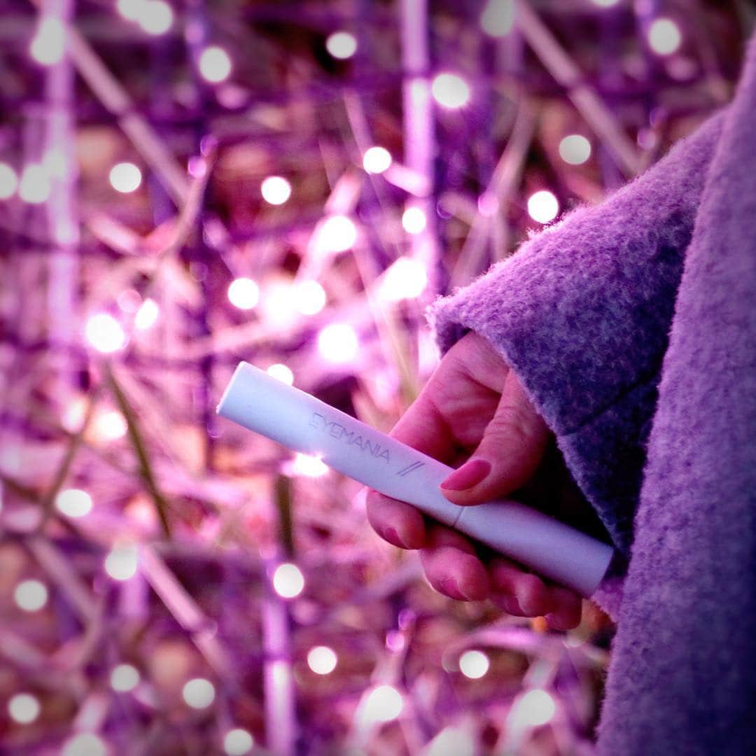 EYEMANIAのインスタグラム：「【WALK with #EYEMANIA 5】 今週末は心ときめく #クリスマスイヴ 特別なデートも、友達と過ごす楽しい夜も。 一番の主役になれる魔法をあなたに。 ⠀⠀ Wishing you a Christmas day full of joy and laughter. ⠀⠀ ⠀⠀ #EYEMANIWALK  #🎄 #👩‍❤️‍👩 @eyemania01」