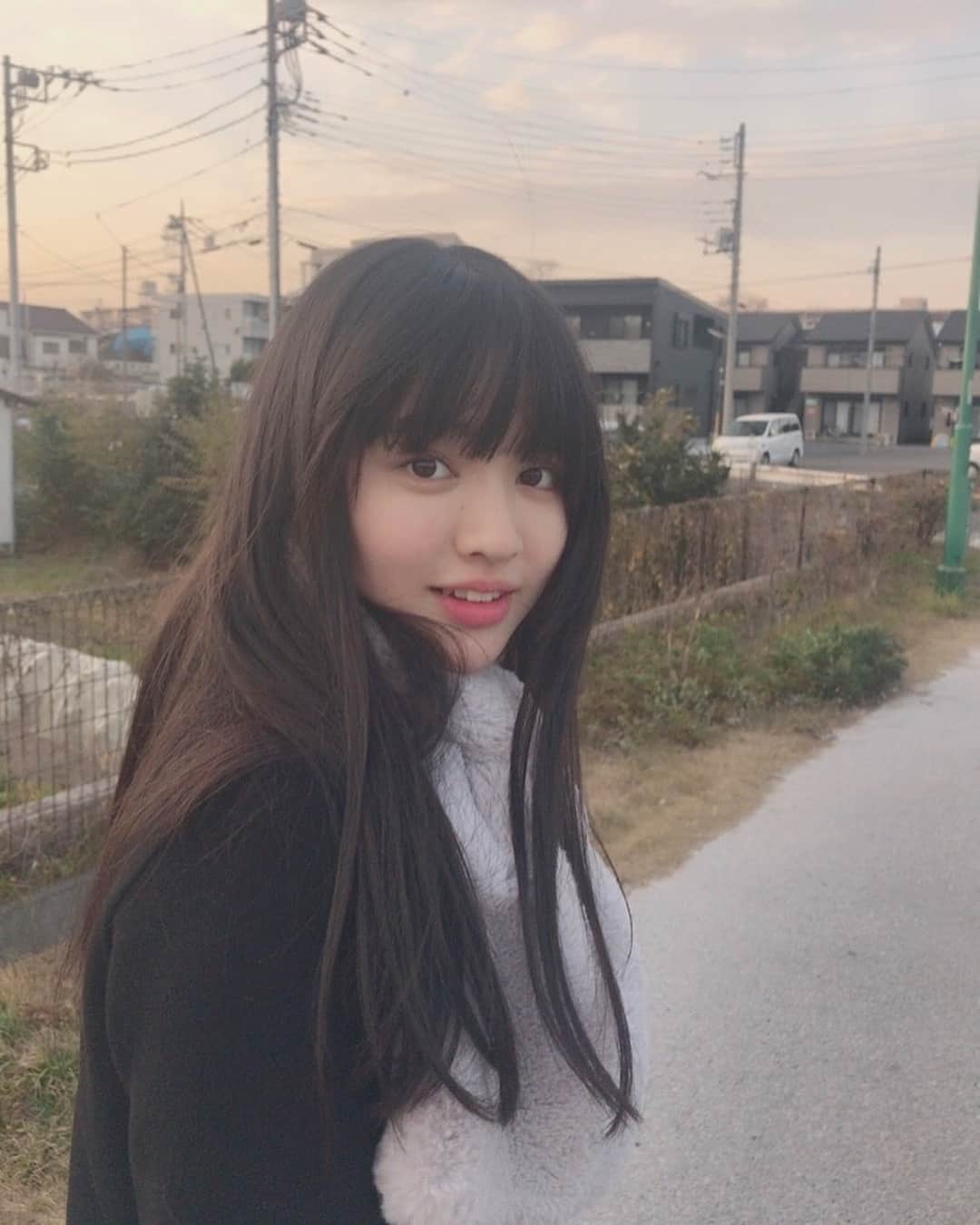鎮西寿々歌さんのインスタグラム写真 - (鎮西寿々歌Instagram)「髪伸びたなあ〜。幼い頃はボブだったから、たまに思いっきり切りたい衝動に駆られる💇🏻」12月22日 18時29分 - tarasuzuka24