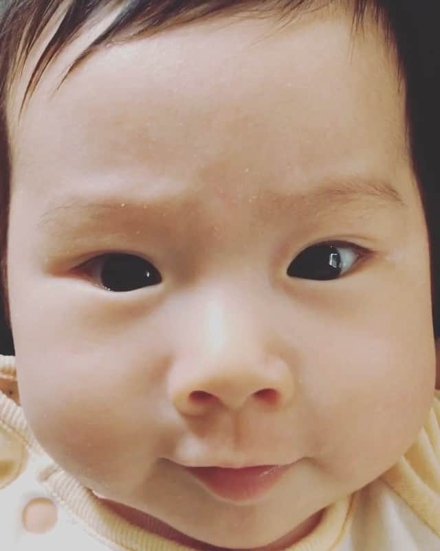 宮坂桃子のインスタグラム：「おしゃべりな子になりそう👼🏻」