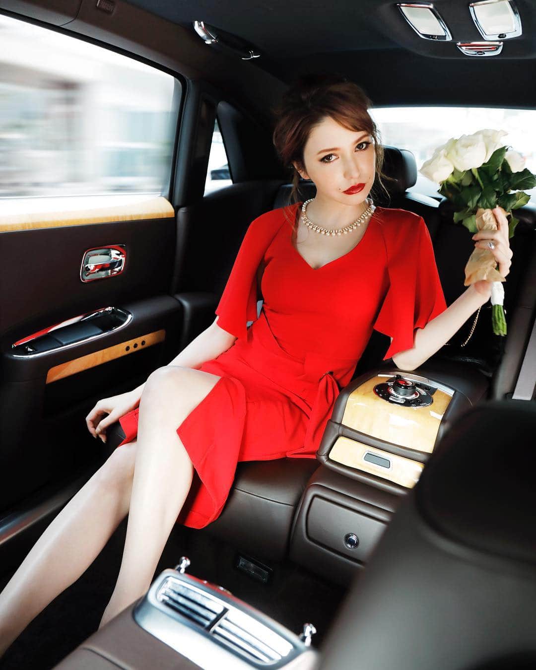 藤井リナさんのインスタグラム写真 - (藤井リナInstagram)「@dazzy_official のデザインドレス✨✨　ケープ風の袖も可愛くて、Xmasにオススメの赤色です！ dazzy #2017 #xmas #red #catalogue #bag #dress #style #girl #cute #sexy #beautiful #cool #fashion #love #lenafujii #PR」12月22日 12時33分 - lenafujii0702