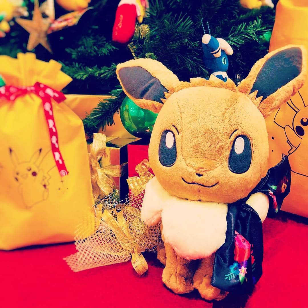 公式 プロジェクトイーブイさんのインスタグラム写真 公式 プロジェクトイーブイinstagram クリスマスイーブイ まであと2日 みんな クリスマスの準備はできた イーブイはみんなのプレゼントも用意して クリスマスが待ちきれないみたいだよ