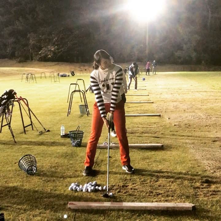 のインスタグラム：「さむいっ  #practice #ゴルフ #5番ウッド」