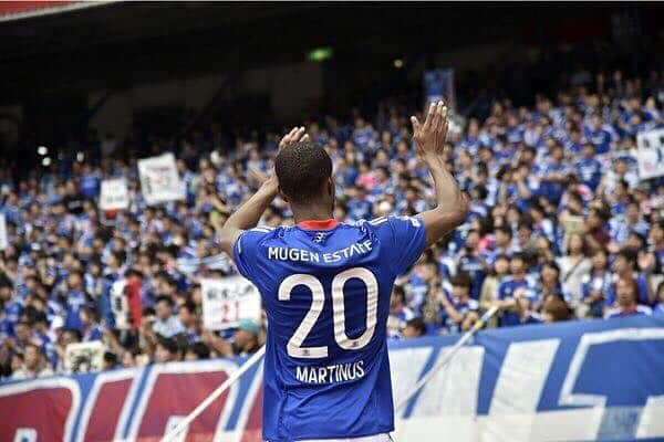 クエンテン・マルティノスさんのインスタグラム写真 - (クエンテン・マルティノスInstagram)「Excited for the semi-final tomorrow!! Vamos Marinos, let’s do this together!! 👏🏼💪🏼 🔵⚪🔴 #EmperorsCup #fmarinos #横浜 #fマリノス #横浜fマリノス #jリーグ #jleague #martinus #マルティノス #maruchan #マルちゃん #fans」12月22日 16時08分 - qmartinus