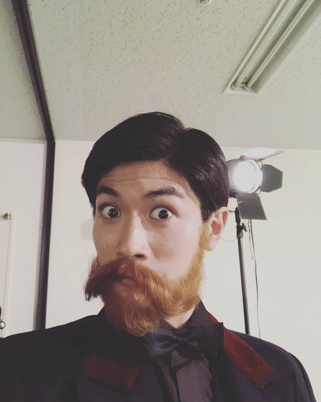 テレビ朝日「オトナ高校」さんのインスタグラム写真 - (テレビ朝日「オトナ高校」Instagram)「. 英人さん自撮り写真大公開🤳✨✨ . #オトナ高校 #テレビ朝日 #三浦春馬 #チェリート #🍒 #オフショット #自撮り #仮装 #ノリノリ #お髭チェック #わりと入念 #かわいみ🙆 #twitterには自撮り中の写真載せてます #そちらも合わせて見てね #かわいみ倍増約束します🙋」12月8日 8時37分 - otona_koukou