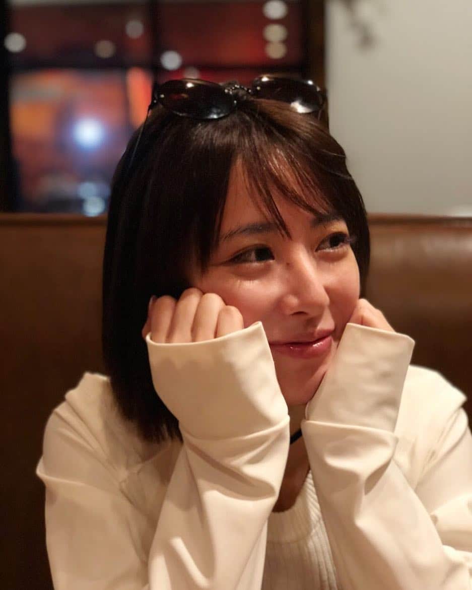 神室舞衣さんのインスタグラム写真 - (神室舞衣Instagram)「ご飯待ちのわくわく感。  #🍖🍖🍖🍖」12月8日 17時43分 - maikamuro.official