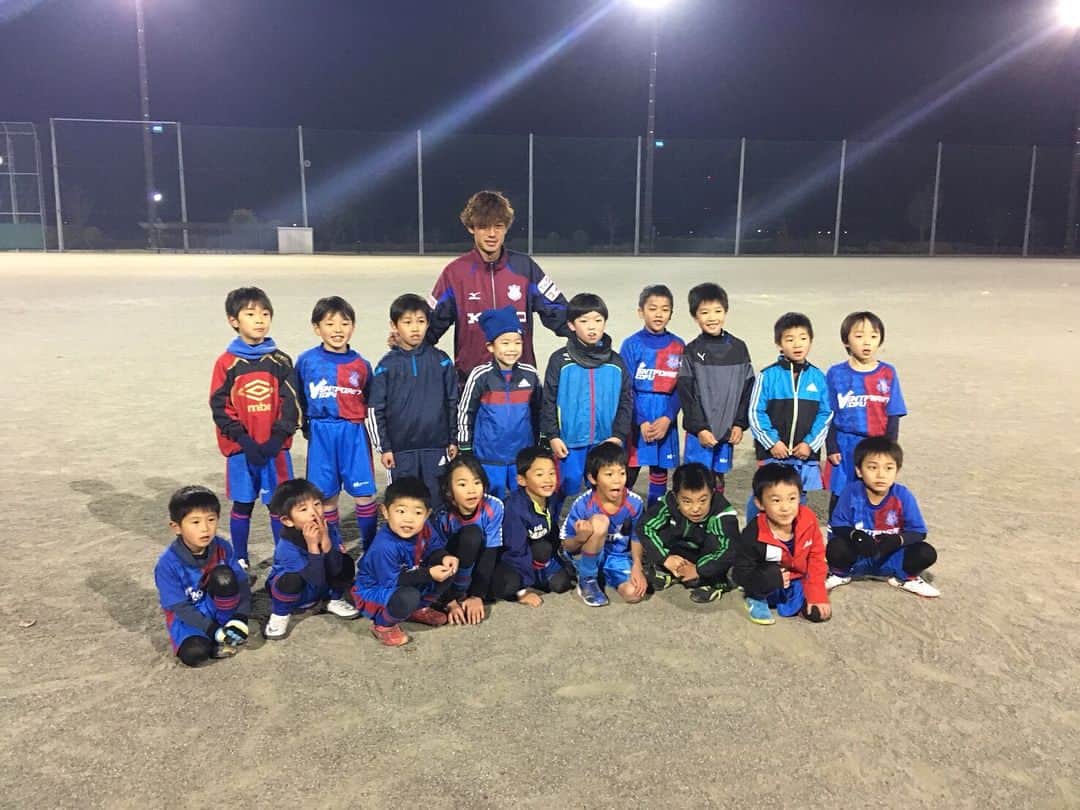 堀米勇輝のインスタグラム：「帰りにちびっ子たちの 練習を見学してきました！！ #ヴァンフォーレ玉穂サッカースクール」