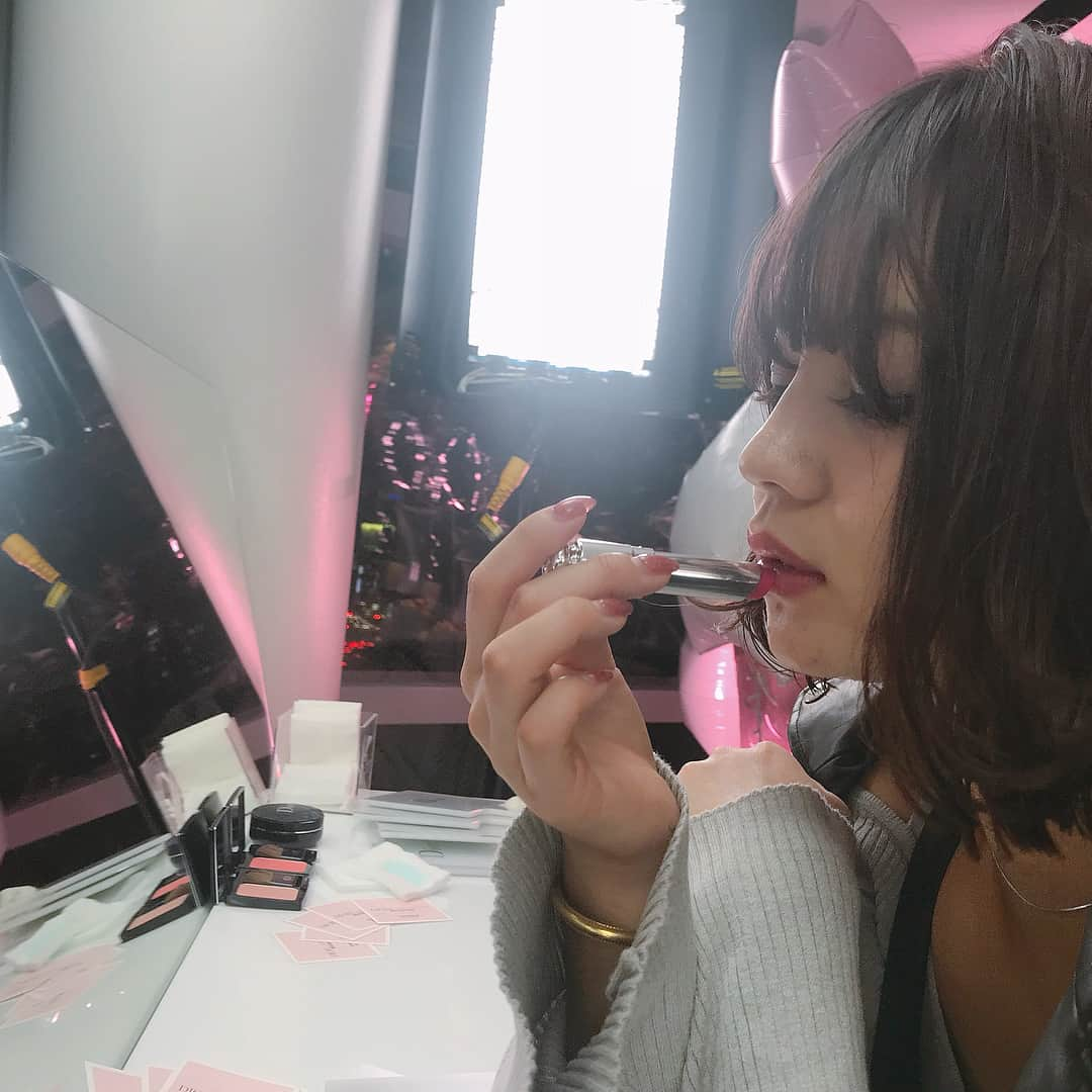 NANAMIさんのインスタグラム写真 - (NANAMIInstagram)「#lastnight  DIOR ADDICT LIP GLOW EVENT 💄♡ もともと使ってたリップバームの新作だから嬉しい〜💗試してみてお気に入りの色みっけた！！ 空間も全部可愛かったなぁ💕 @diormakeup  #diormakeup  #リップグロウ #nana_make #nanaおすすめ化粧品」12月8日 15時16分 - nanami023