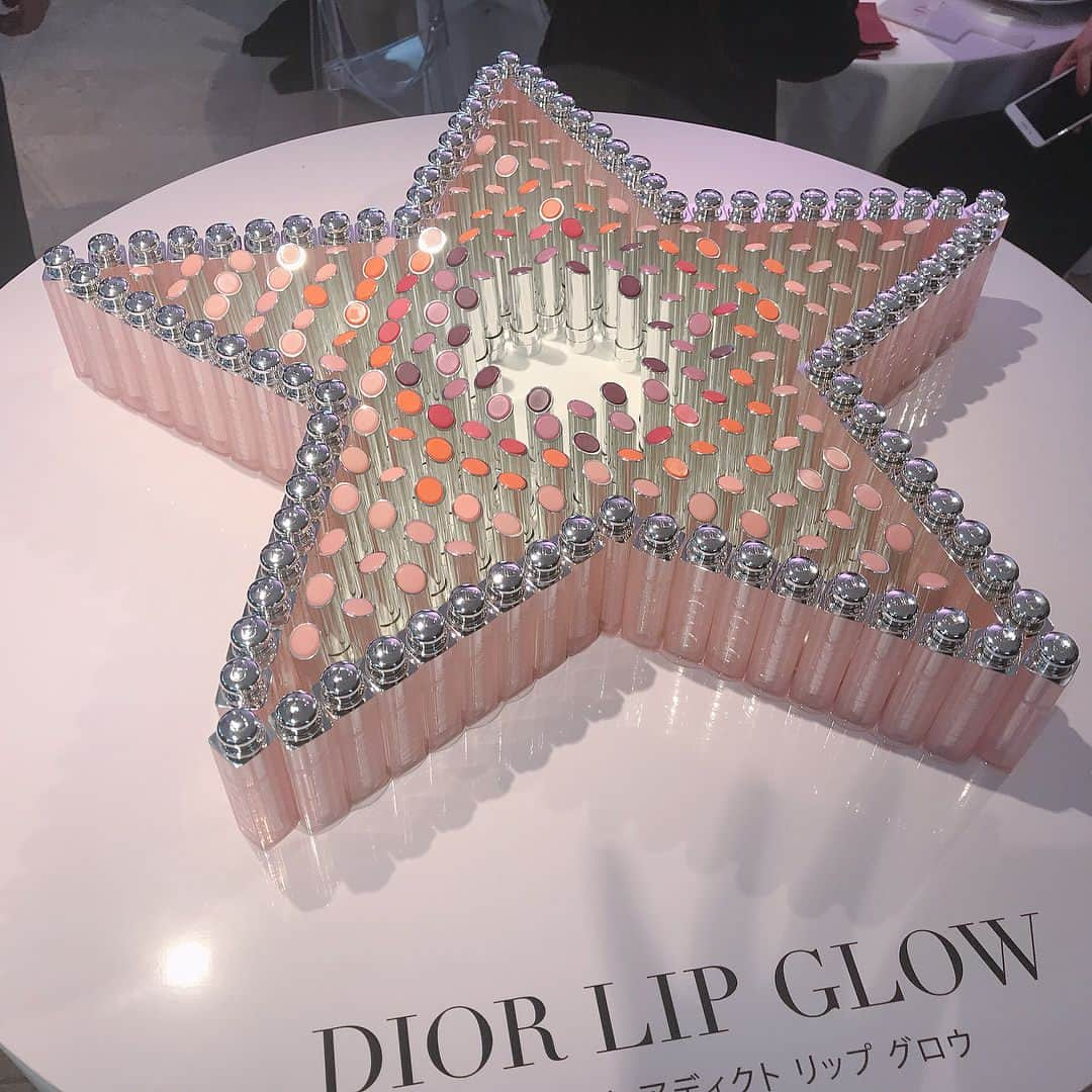 NANAMIさんのインスタグラム写真 - (NANAMIInstagram)「#lastnight  DIOR ADDICT LIP GLOW EVENT 💄♡ もともと使ってたリップバームの新作だから嬉しい〜💗試してみてお気に入りの色みっけた！！ 空間も全部可愛かったなぁ💕 @diormakeup  #diormakeup  #リップグロウ #nana_make #nanaおすすめ化粧品」12月8日 15時16分 - nanami023