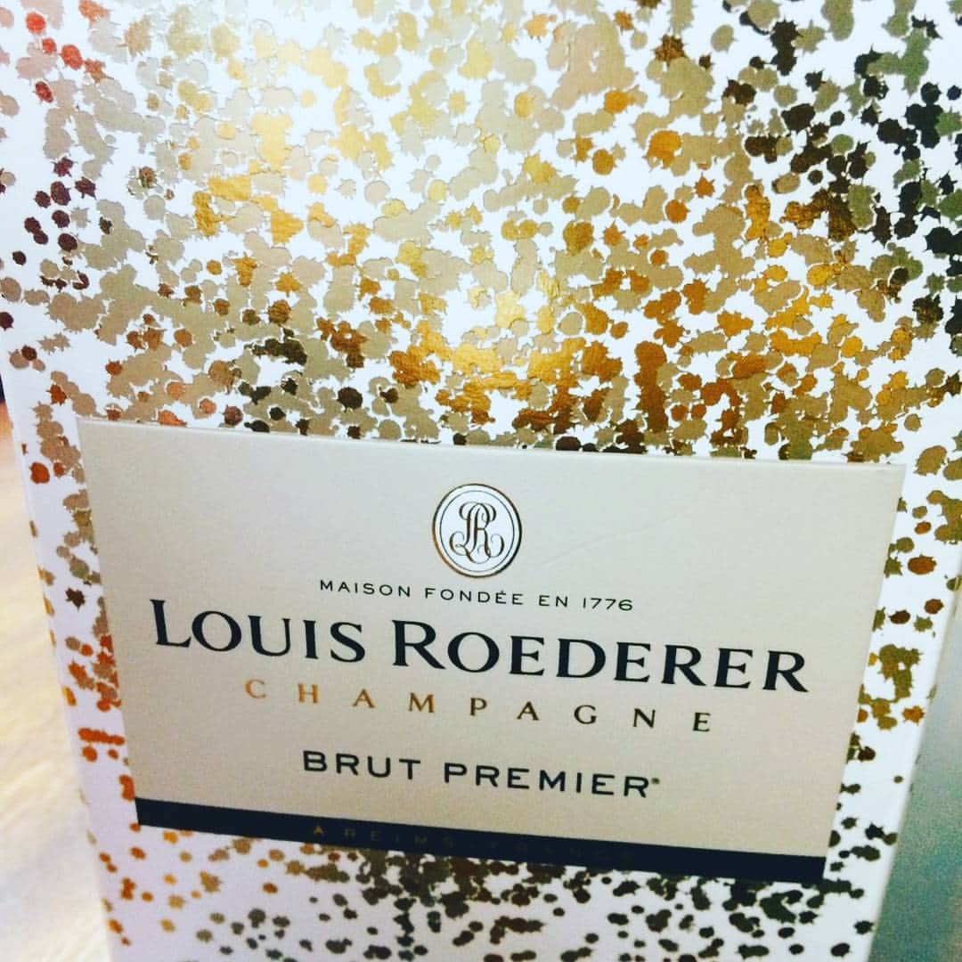 のインスタグラム：「トリさんが2000安打の日に贈ったお花の返礼品。食事のセッティングまでして頂きわざわざありがとうございました!!😂ホンモノを教えてくれたもう一人の師匠。 #鳥谷敬」
