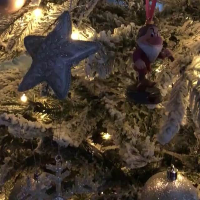 ソフィア・バルビのインスタグラム：「🎄🎁🎄🎁🎄🎁🎄❤️❤️」