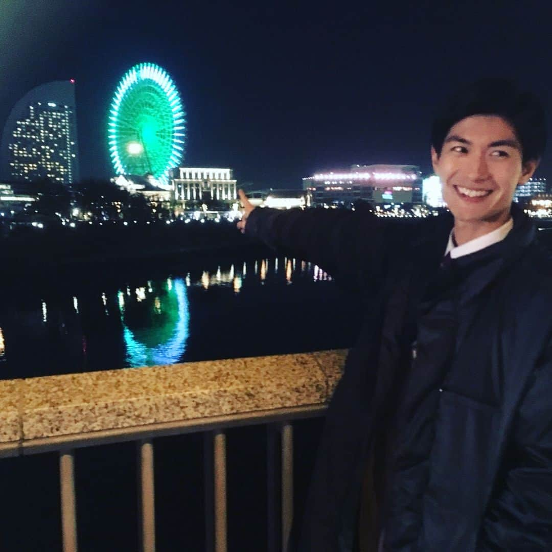 テレビ朝日「オトナ高校」のインスタグラム：「. #英人さんと横浜夜景デートなう に使っていいよ🎡 . #オトナ高校 #テレビ朝日 #三浦春馬 #チェリート #🍒 #ほら見えるかい？ #あそこに観覧車があるよ #という小芝居をして下さいと頼んだら #一度挑戦したのち #ねえやっぱり恥ずかしいよ #ですって #照れる英人座長🙈💓」