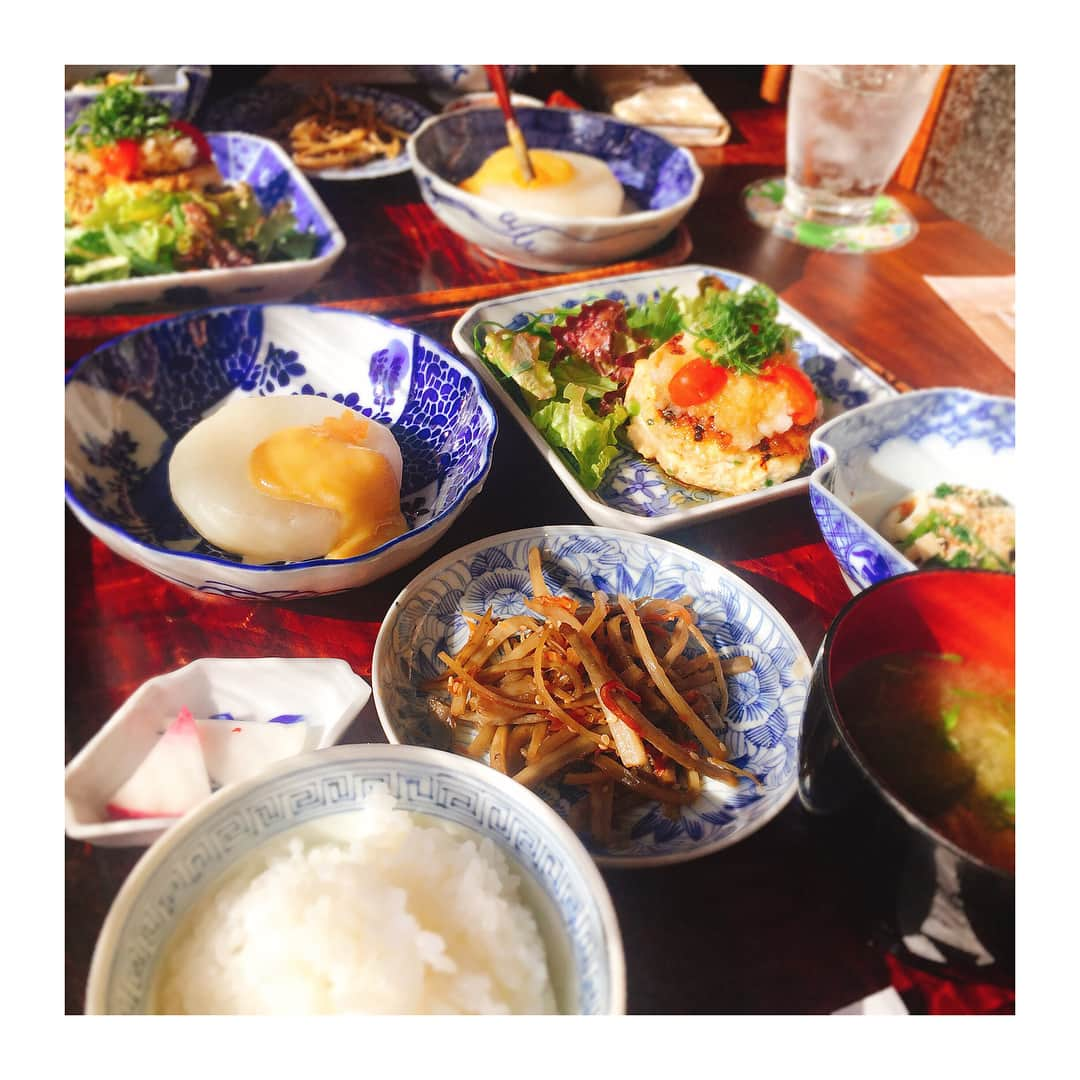 瀬南海はやさんのインスタグラム写真 - (瀬南海はやInstagram)「* 逆瀬川のmuguetさんへlunch ☺︎♪ そうなんです。今日は宝塚に来てますー！ . この街に来ると、わくわく高揚感が半端ない…♡ 帰ってきたー！って感覚になるのが不思議だなぁと。 母と2人、旅行気分で楽しみます✨ . #宝塚 #逆瀬川 #muguet #lunch #古民家カフェ #帰ってきたぞ #第二の故郷 #いい街だなぁと #実感中 #母と #二人旅行 #素晴らしき #休日かな」12月9日 12時53分 - senami_haya