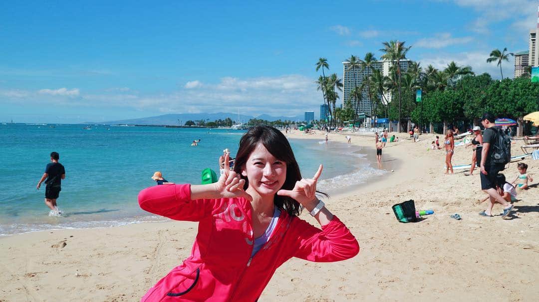 宇内梨沙さんのインスタグラム写真 - (宇内梨沙Instagram)「ハワイ🌺 開放感と青さ。 取材しております！ いい天気☀️ 眩しい！ #aloha #wikiki #honolulu #honolulumarathon  #ホノルルマラソン  ウェアは#descente です↙︎↓↘︎」12月9日 8時48分 - risaunai