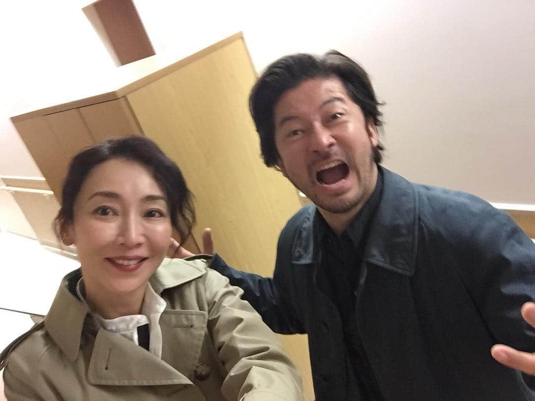 フジテレビ「刑事ゆがみ」さんのインスタグラム写真 - (フジテレビ「刑事ゆがみ」Instagram)「. 素晴らしき、ありがたき、微笑ましきお写真📸♥️ 菅能ねえさんのブログに 弓神さんとの2ショットがあがっていました😆👍🏻 「初かも？公式でもまだ撮ってなかったような」 と菅能ねえさんのブログ。 はい‼️‼️公式ではまだ撮っておりません‼️‼️‼️ 初2ショットですo(^-^)o✨✨ . #刑事ゆがみ#稲森いずみブログ#稲森いずみ#浅野忠信#菅能理香#菅能ねえさん#初2ショット#次回は12月14日#最終回です#お楽しみに🕵🏻」12月9日 10時42分 - keiji_yugami