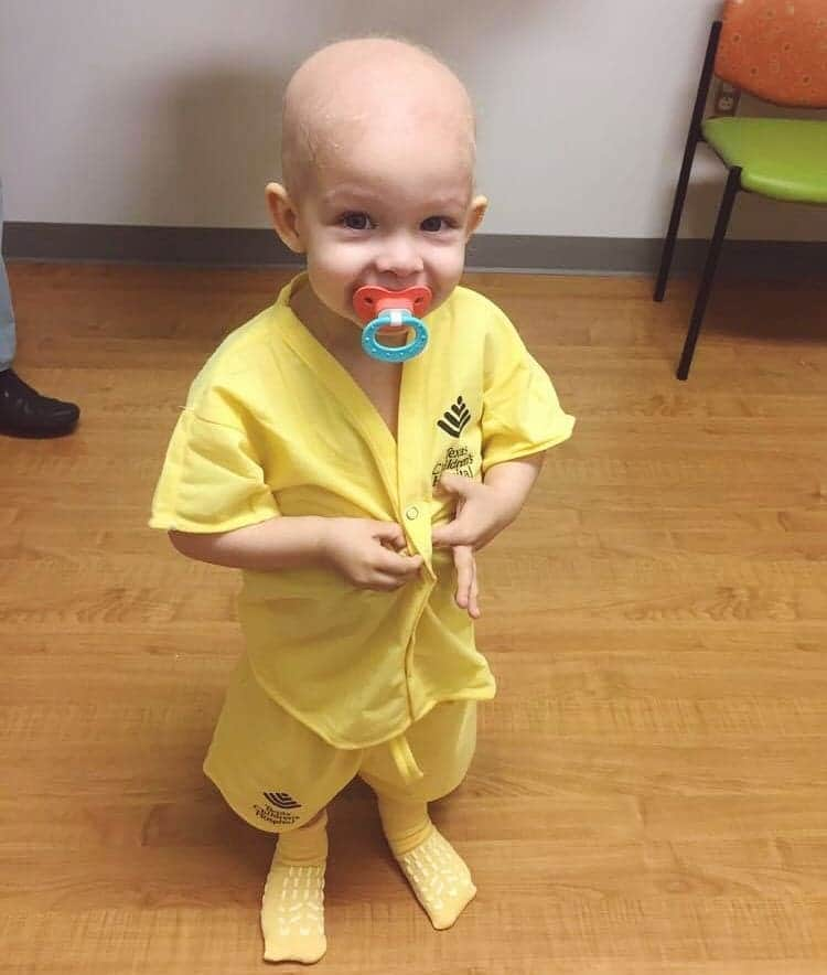 Grandma Bettyのインスタグラム：「Meet Helaina, a two year old little girl who was recently diagnosed with stage 4, high risk Neuroblastoma. SHE NEEDS YOUR PRAYERS!! Please leave any prayers or thoughts in the comment section below! ❤」