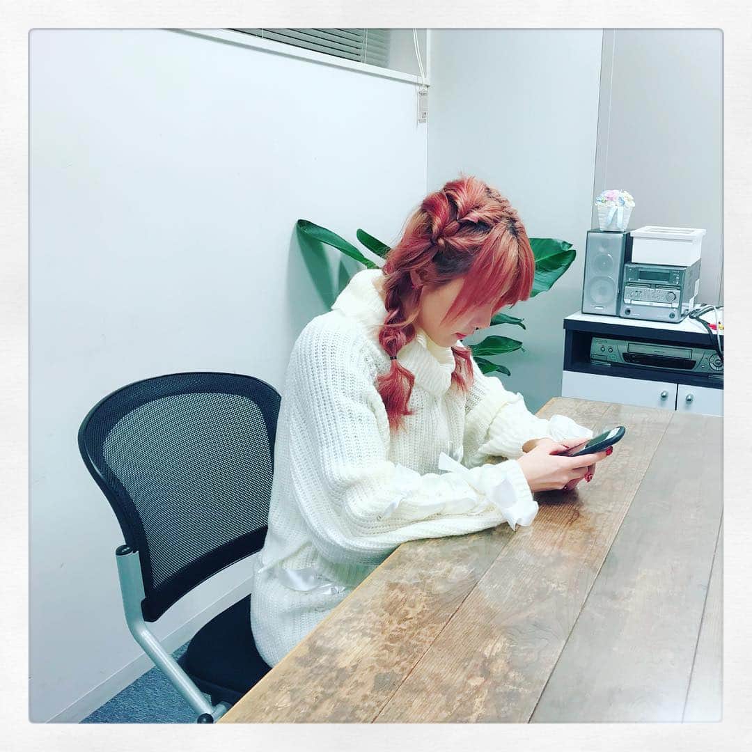 田中れいなさんのインスタグラム写真 - (田中れいなInstagram)「. (ひ・ω・ま) ✽+†+✽――✽+†+✽――✽+†+✽―― #暇な時 #ケータイ #必需品 #みんな #おすすめの#ゲーム #ありますか #ちなみに#私は #テトリス」12月9日 14時32分 - tanakareina.lovendor