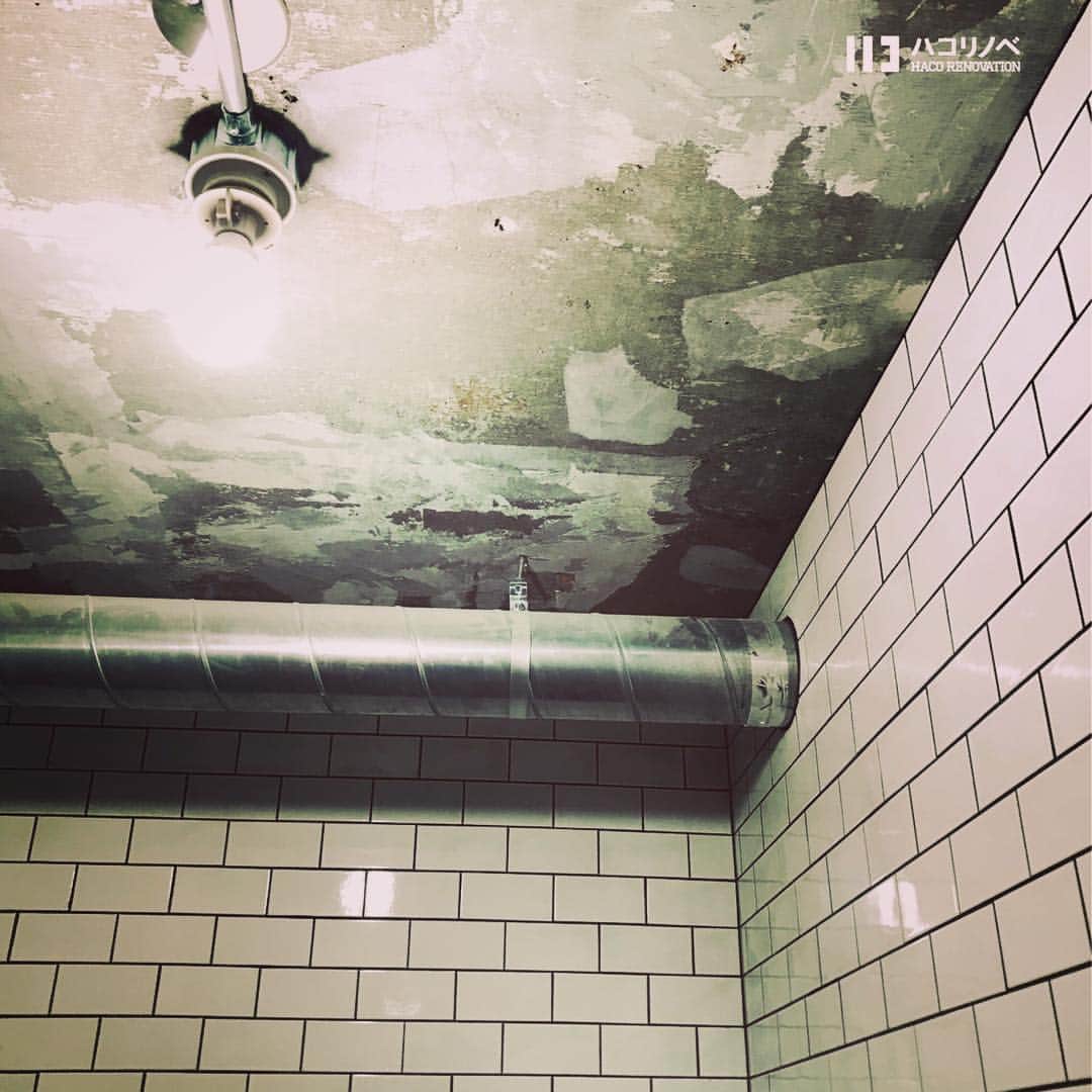 のインスタグラム：「INDUSTRIAL INTERIOR 天井-コンクリート 壁-サブウェイタイル 床-モールテックス  12月10日OPENHOUSE お待ちしています！ ・ #openhouse #12月10日 #大阪 #インダストリアル#ハコリノベ#ハコリノベ不動産#サブウェイタイル#コンクリート剥き出し#モールテックス#subwaytile#industrialstyle」