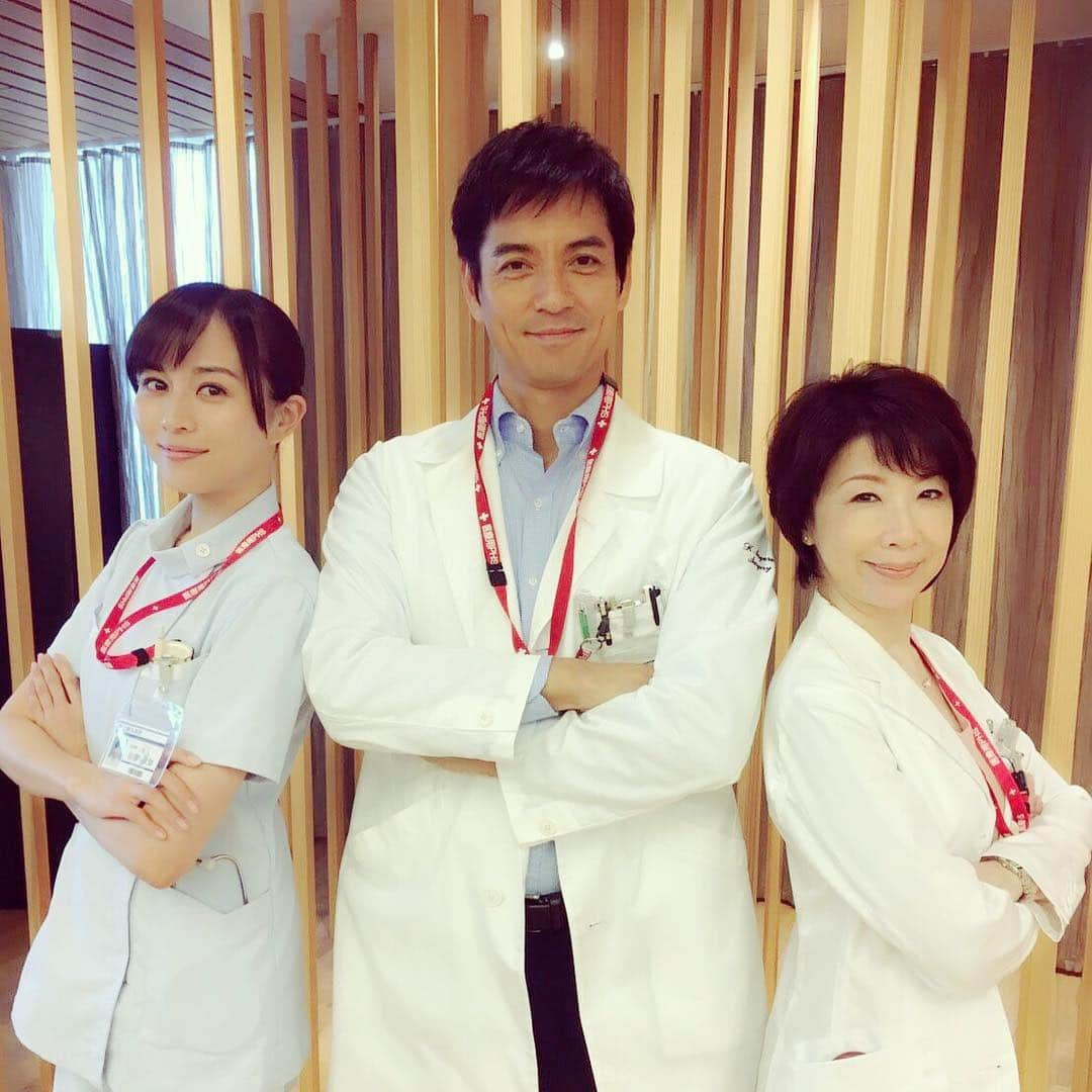 比嘉愛未さんのインスタグラム写真 - (比嘉愛未Instagram)「DOCTORS～最強の名医～ 新春スペシャルが決定しました‼️ 2018年1月4日（木）午後9：00放送 絶賛撮影中 お楽しみに😆🙌 #DOCTORS #スペシャル #今年は医療もの続きますなー #看護師率高めw #沢村一樹さん #伊藤蘭さん」12月9日 19時37分 - higa_manami