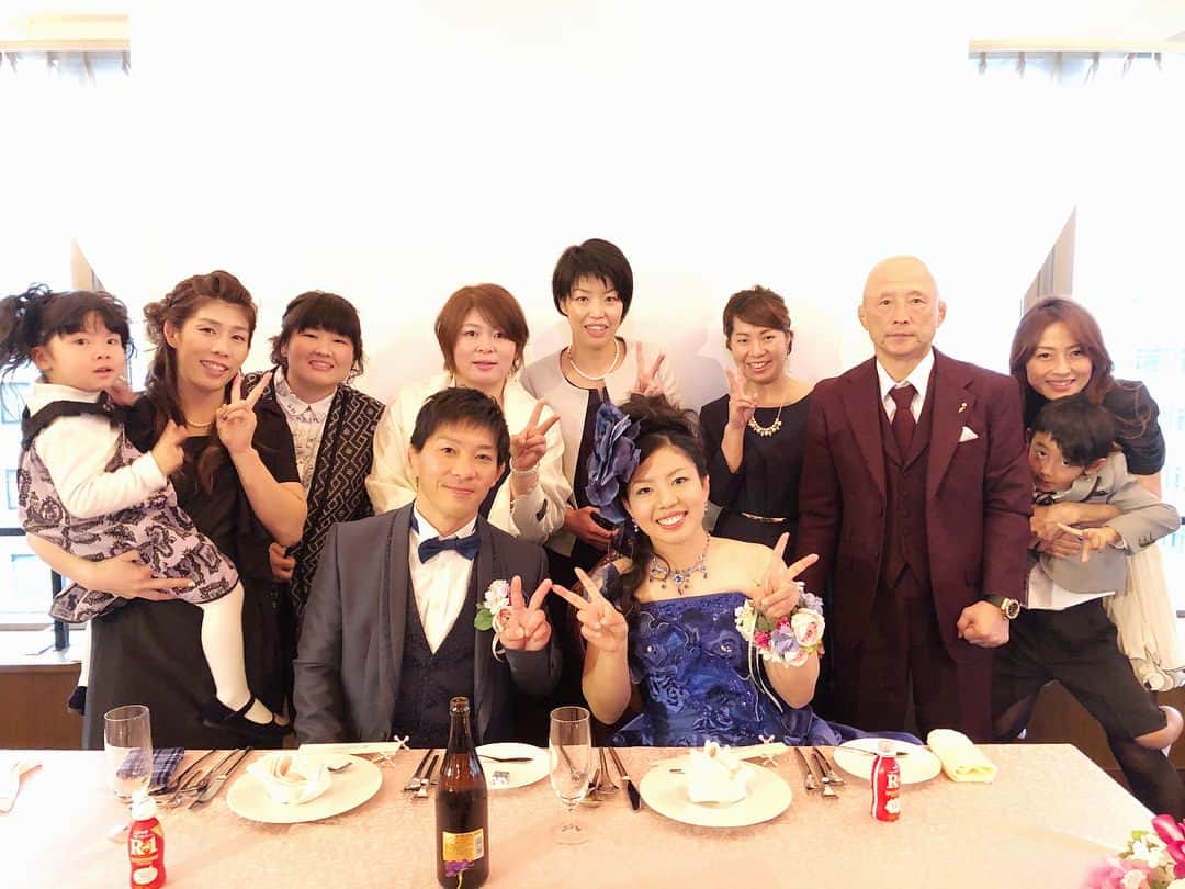 吉田沙保里さんのインスタグラム写真 - (吉田沙保里Instagram)「友菜の結婚式💒素敵だったぁー♥️ 披露宴が始まってまさかのR-1で乾杯にはビックリしたけど😆 体調第一家族でいれますように…🙏って皆んなで飲んだよ👍🏻 秀、友菜いつまでも幸せに♥️ 久しぶりに会えた人もいて嬉しかったぁー😆 #結婚式 #R-1」12月9日 21時10分 - saori___yoshida