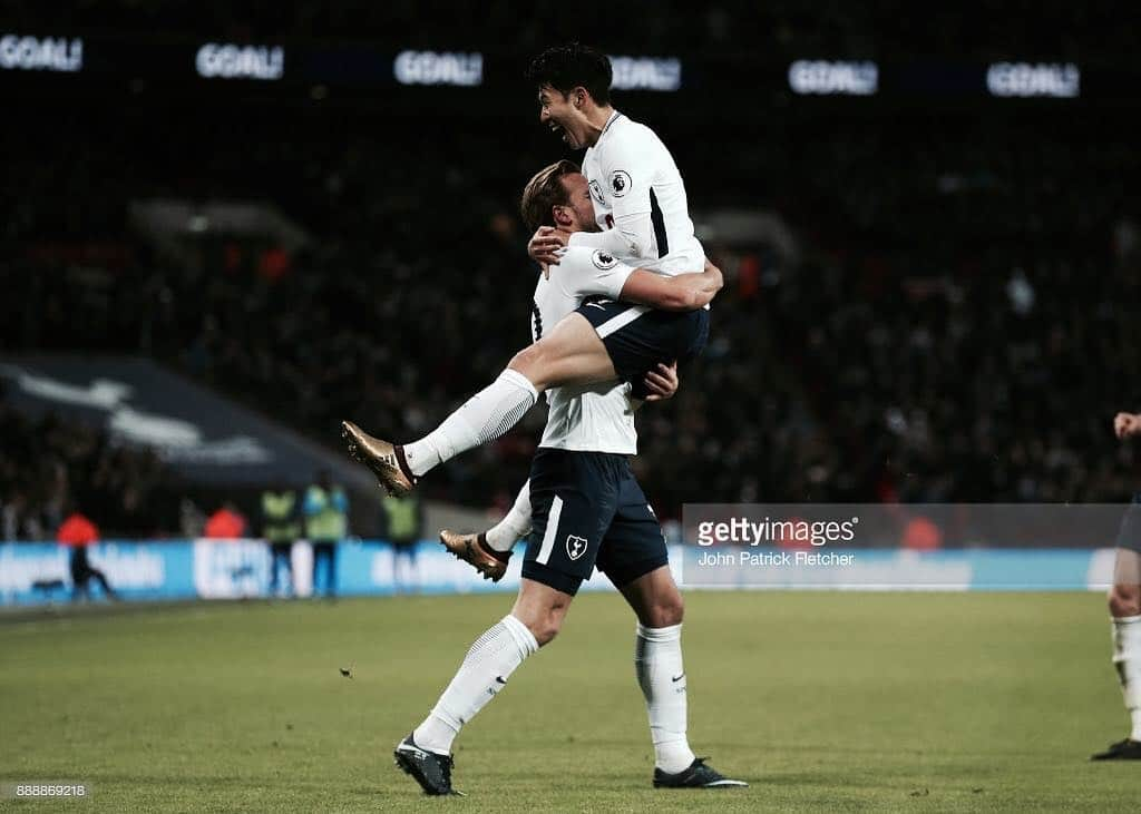 ソン・フンミンさんのインスタグラム写真 - (ソン・フンミンInstagram)「What a Win great performance! we never give up!!🤜🏻thank you for Amazing support fans were amazing Again 💙⚽️#COYS」12月10日 3時39分 - hm_son7