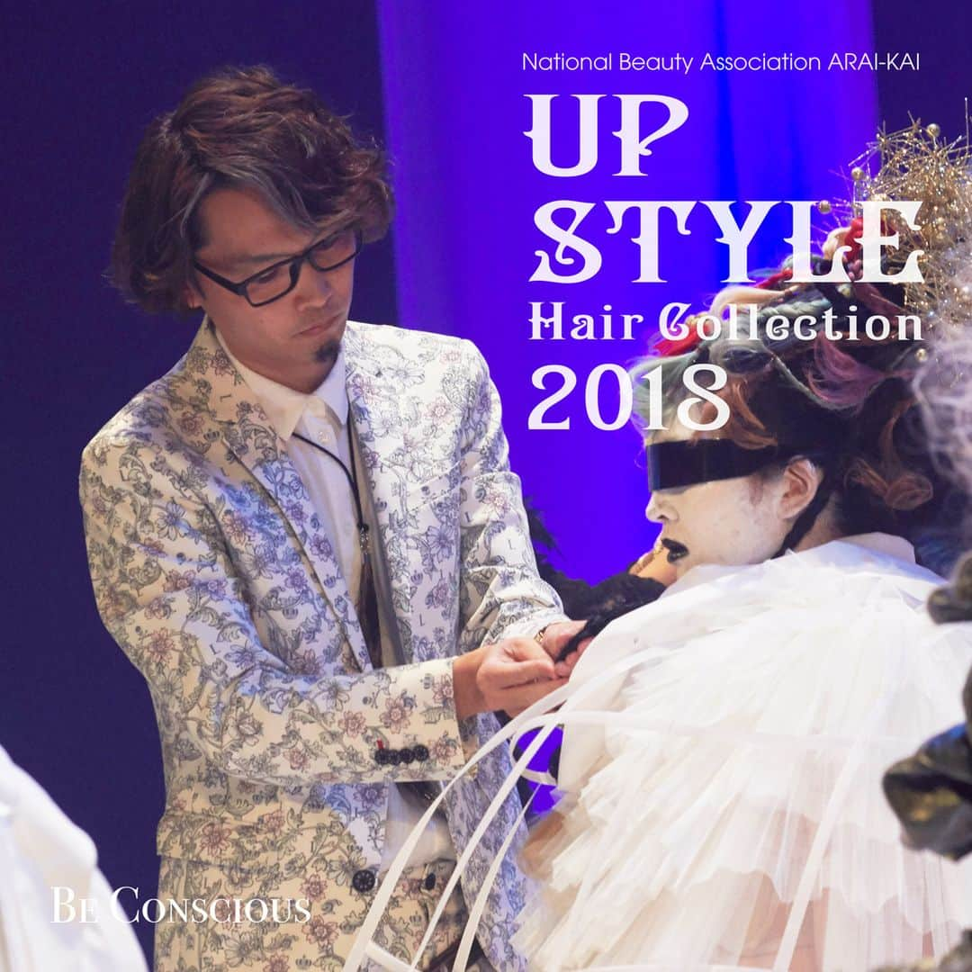 FEERIE (フェリー)のインスタグラム：「『Up Style Hair Collection 2018 -Be Conscious-』 stage3 Mode Art https://www.arai-kai.net/ushc2018 . FEERIE GINZA 店長 荻原 大輔 @feerie_ogihara . . #アップスタイル#ヘアコレクション#アップスタイルヘアコレクション#美容師#台場#ゼップダイバーシティ#ヘアアレンジ #銀座 #勝どき #月島 #八丁堀 #結婚式 #ヘアセット #サロンワークに活かせるヘアショー#beauty#hairarrange#hairset#bridal #bridalhair #zeppdivercity#新井会#USHC2018#upstylehaircollection #FEERIE #beconscious」