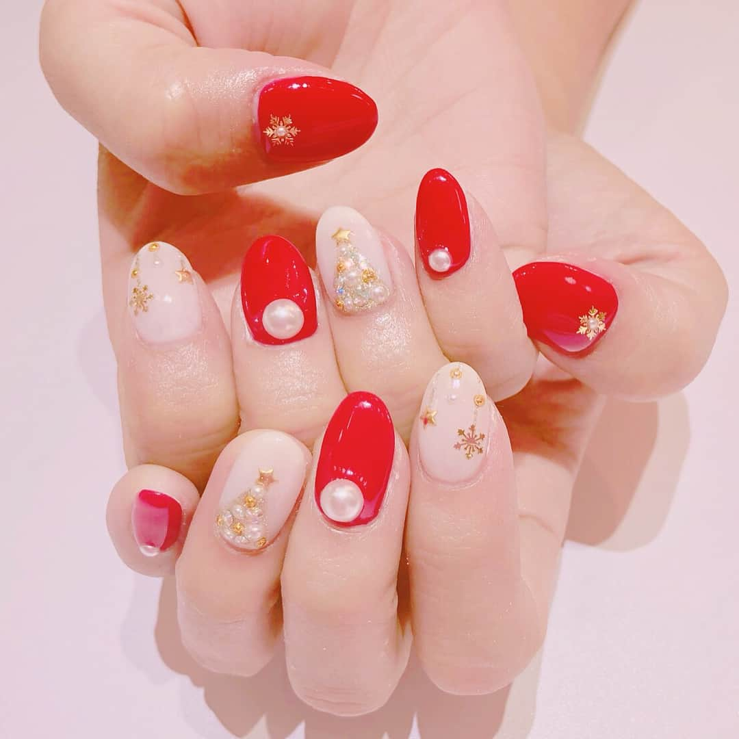 璃乃さんのインスタグラム写真 - (璃乃Instagram)「ネイルをクリスマス仕様にした❤️ #nails #pinkfilter #rednails #オシャレさんと繋がりたい #オシャレ#赤ネイル#クリスマス#クリスマスネイル#nailstagram #nailsalon #shibuya #japan#japanese #follow #followme #雪#冬ネイル#雪の結晶ネイル #bodyfantasies #christmas #xmas #ray #beautiful #cosme#コスメ#ツリー#ツリーネイル#大人かわいい」12月10日 16時12分 - oshirinn6