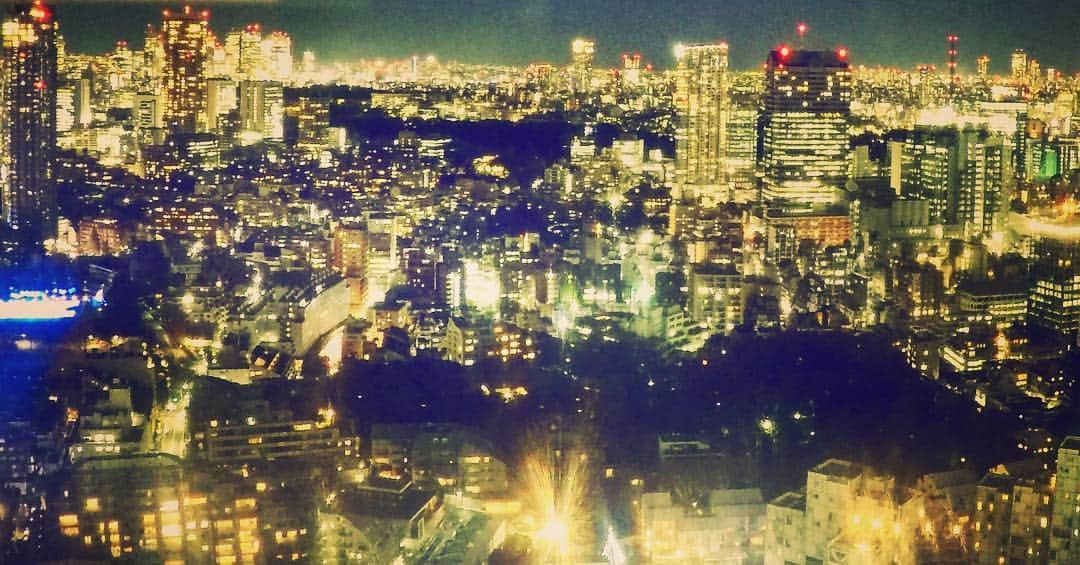 DMM.com公式のインスタグラム：「☆DMM本社から見た夜景☆ #DMMcom #六本木 #六本木のジャングル #japan #夜景 #nightview」