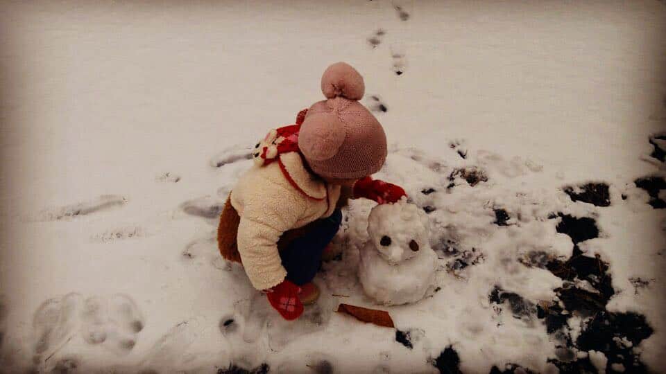 チソンさんのインスタグラム写真 - (チソンInstagram)「#지유 #겨울친구 #첫눈사람 jiyu’s first snowman.」12月10日 13時13分 - justin_jisung