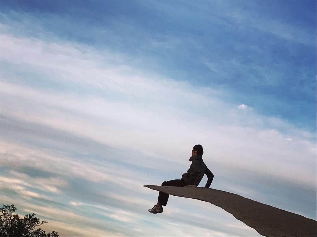 のインスタグラム：「Potato chip rock!! Hiking day🚶  ポテトチップロックという場所に結構歩いて行ってきました！詳しくはwebへ。笑  気持ちよかった👍🏻 #sandiego  #potatochiprock  #dayofftomorrow  #ポテトチップロック #極寒の朝練から解放される明日はいよいよオフ #クリスマス会誰かしませんか笑」