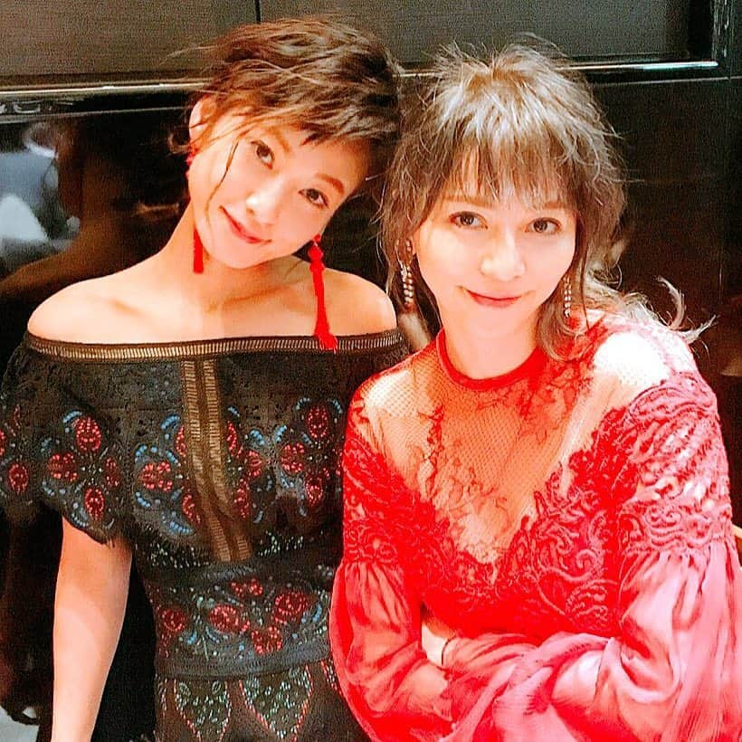 GINGERさんのインスタグラム写真 - (GINGERInstagram)「第2部のスタートです❣️ #gingerxmasparty #ginger #ジンジャー #gingermagazine #gingerweb #香里奈 #西山茉希」12月10日 19時37分 - ginger_magazine