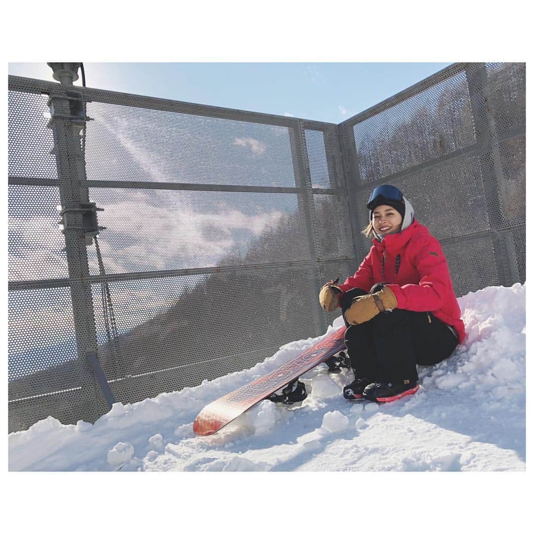 松本瞳さんのインスタグラム写真 - (松本瞳Instagram)「. 初滑りしてきました🏂💭 📍川場スキー場/群馬 . ウェアはもちろん @roxyjapan プルオーバーになっててあったかいの🙂 . #roxy #roxygirlssnap #snowboard #wintersports #🏂」12月10日 21時27分 - hitomi.mats