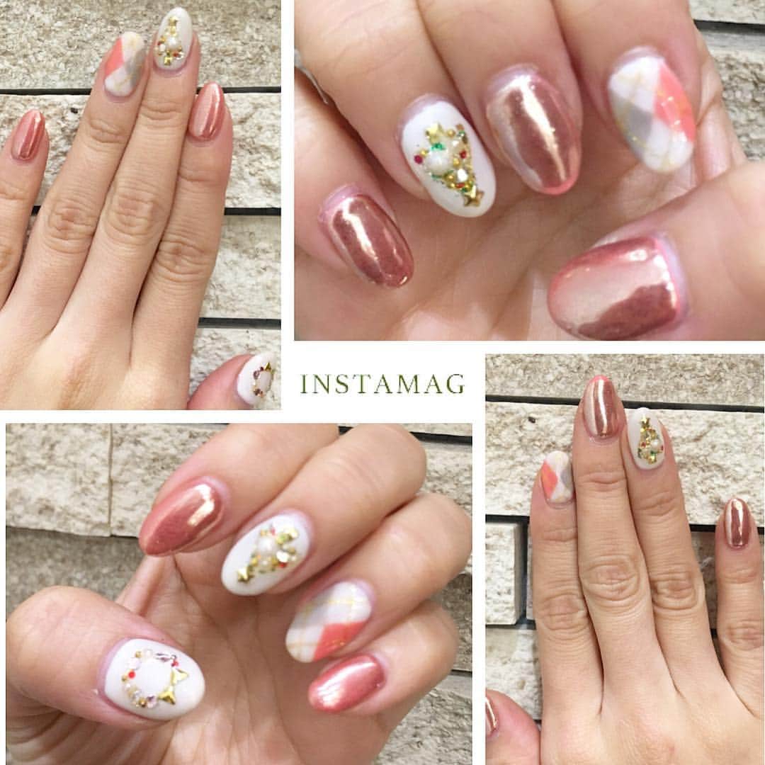 木浪しほのインスタグラム：「💅🎄💚🎄💅 、 クリスマスネイル🎄♡ 、 11/30にやって撮るの忘れてたw やってから1週間位経ってからの写真です😂 . 今年はちょいとピンクめなかわいいネイル❤️ ピンクベースのミラーネイルと リース、クリスマスツリー🎄、 アーガイルとてんこ盛り💗💓 、 乾燥の季節だからすぐ取れそうw 確実にクリスマスまでもたないと思うけど、気に入ったー❤️❤️ 、 左右のミラーネイルの濃さが違うのが残念💦 左手先にやった時に、ミラーパウダーが全然つかなくて😢 右手はちがうノンワイプ使ったらちゃんとついたのに💦 相性とか硬化時間とかあるのかしら？🤔 安いのばっかり使ってるからしょうがないけれども😭 、 アーガイルは適当に描いた割にちゃんとできてよかった♡ ツリーもリースも頑張った割😂 、 来年はもっと上手になって、みんなにやってあげられたらな😌💕 、 #きなネイル#selfnail#gelnail#newnail#Xmasnail#Christmasnail#argyle#Christmas#Xmas#mirrornail#mirror#セルフネイル#ジェルネイル#クリスマスネイル#クリスマスネイル2017 #アーガイルネイル #ミラーネイル#ピンククリスマス#クリスマスツリーネイル#ピンクミラーネイル#セルフネイラー#セルフネイル部」