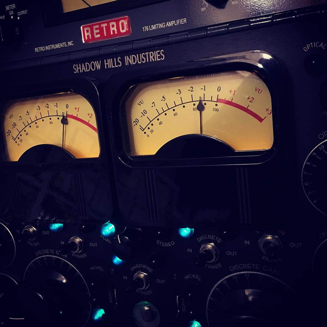 のインスタグラム：「Shadowhills Mastering Compressor 見た目より遥かにワイドレンジで最高のComp。 値段も最高のComp,  #shaowhills #masteringcompressor」