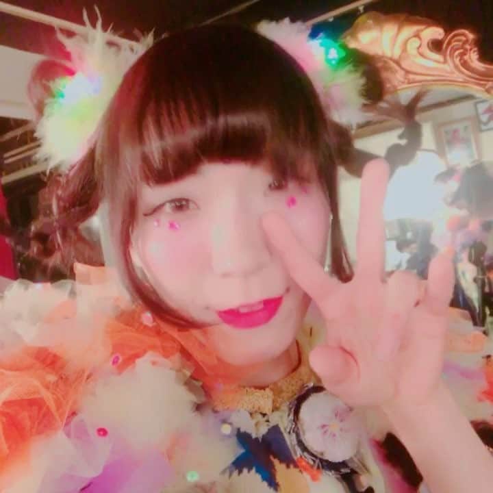 ぺいにゃむにゃむ【二丁目の魁カミングアウト】のインスタグラム：「ラインストーンをメイクに取り入れるのは、いつの時代だって正義だと思っているょ✌️」