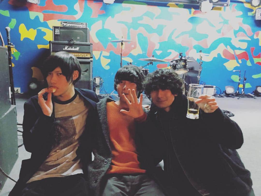 児玉一真さんのインスタグラム写真 - (児玉一真Instagram)「大阪最高の夜でした。見てくれた皆、呼んでくれたアンテナ、本当にありがとう。ペリカンも格好良かった。ますます好きになった。好きな音楽に塗れて幸せな2日間でした。ボーカルズ。 #goodbyeholiday #アンテナ#PELICANFANCLUB #モーンガータ」12月10日 23時47分 - kodeigoodbye